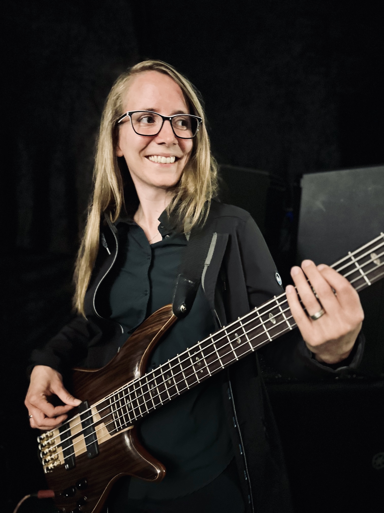Elisa, Bass